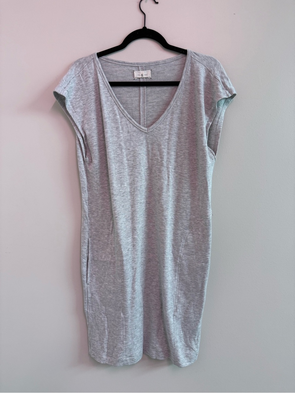 Lou & Grey Light Gray V-Neck Tunic Mini Dress with pockets